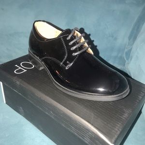 Boys black patent dress shoe